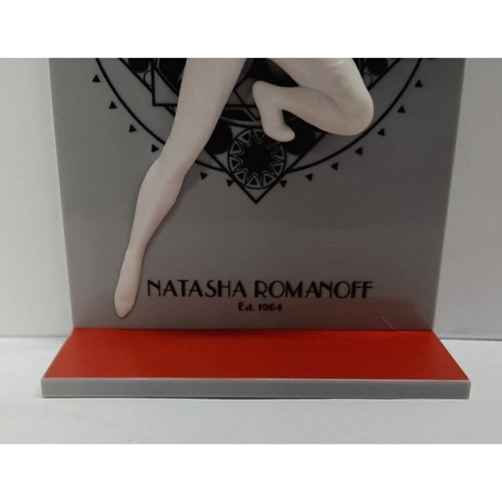 Loot Crate Exclusive Black Widow 3D Comic Standee Figure Marvel - Picture 5 of 6